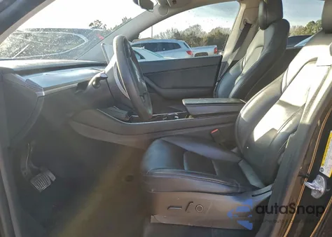 2021 Tesla Model Y z USA, uszkodzony, nr VIN 5YJYGDEE7MF065025